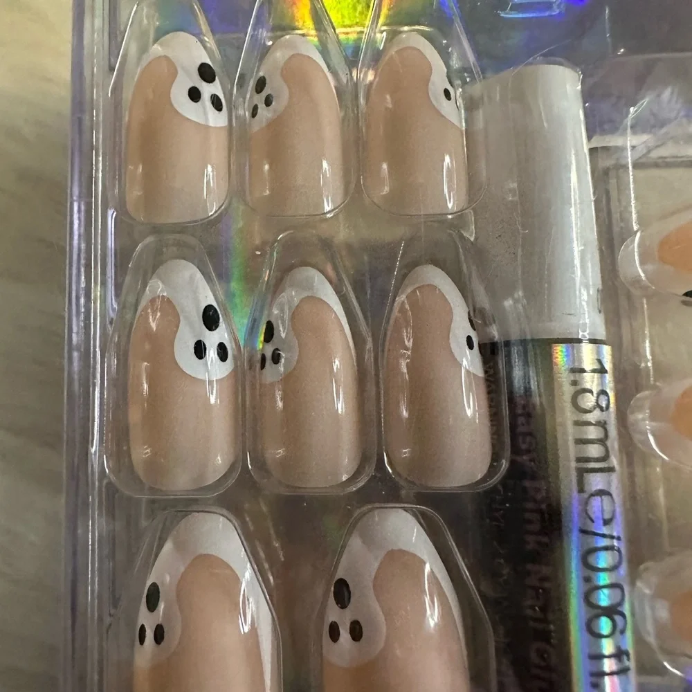 🩷5/$10 Faux Nails - Cream Ghost Design